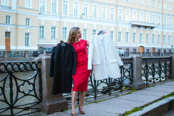 Логотип компании Женская дизайнерская одежда от салона-ателье Ольги Тихомировой | ot-fashion